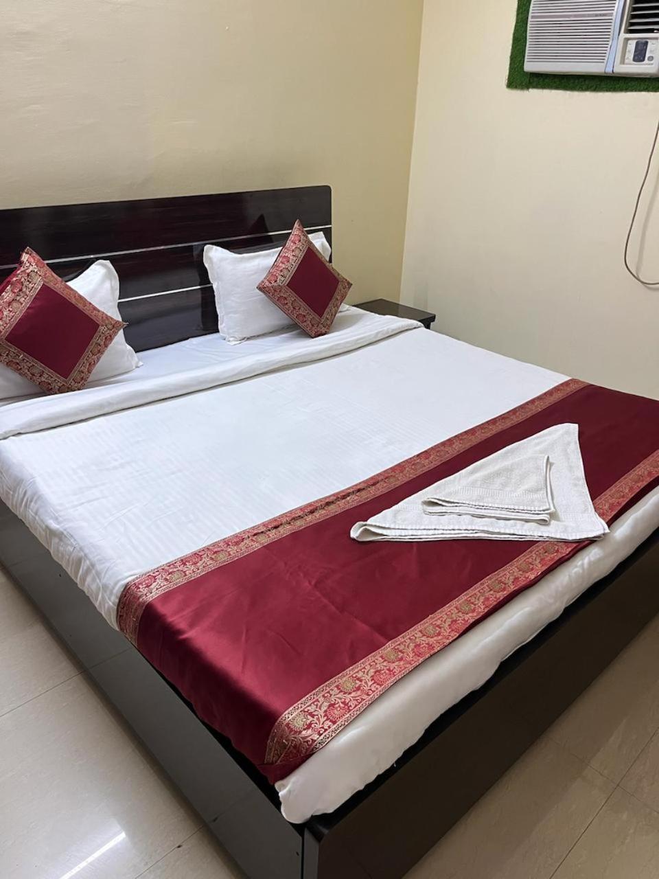 Lavish Living Villa Varanasi Exterior foto